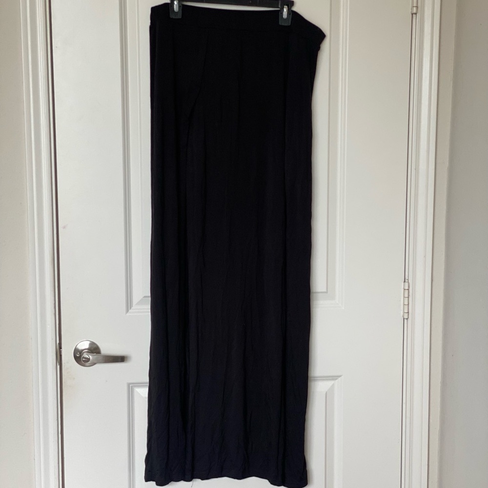 Maxi skirt with two slits